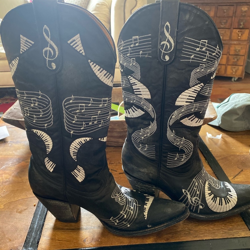 Old Gringo music notes boots size 8.5 B